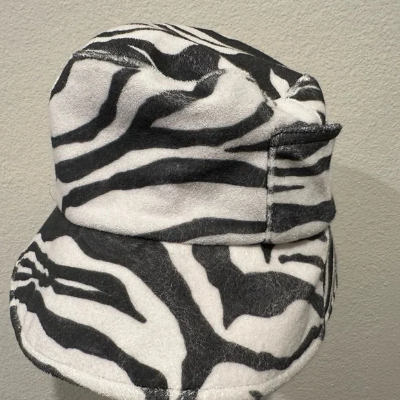 Lack of Color Terry Wave Bucket Hat in Zebra Size Small/Medium 56cm - Picture 3 of 4